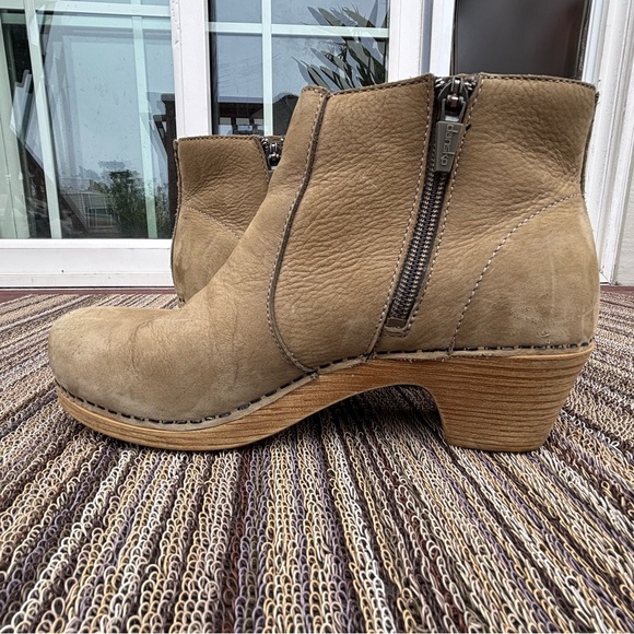 Dansko Maria boot. Size 38. Taupe. GUC. Super comfy - Picture 5 of 6